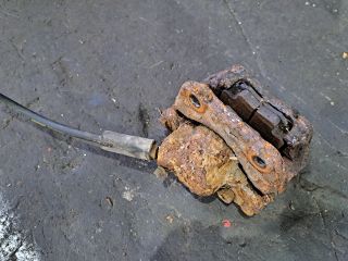 bontott RENAULT CLIO II Jobb első Féknyereg Munkahengerrel