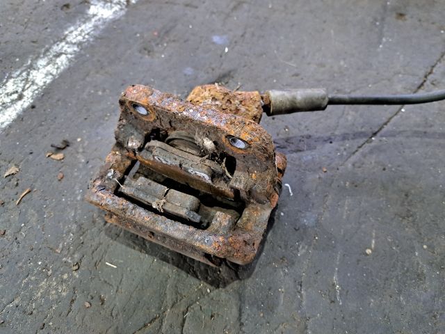 bontott RENAULT CLIO II Jobb első Féknyereg Munkahengerrel