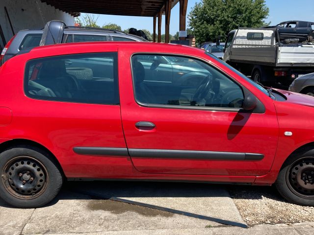 bontott RENAULT CLIO II Homlokfal (Üres lemez)