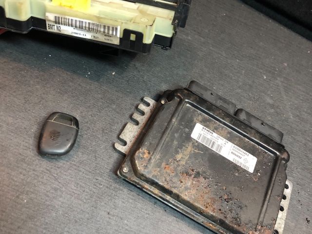 bontott RENAULT CLIO II Motorvezérlő