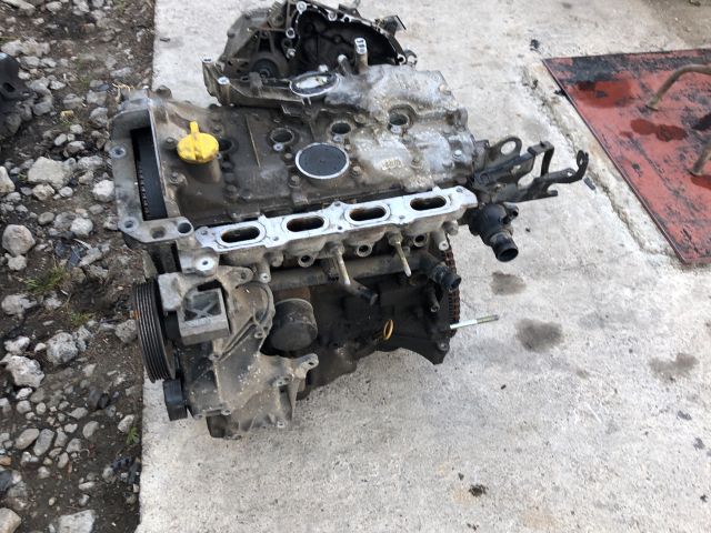 bontott RENAULT CLIO II Motor (Fűzött blokk hengerfejjel)