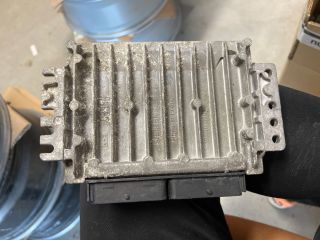 bontott RENAULT CLIO II Motorvezérlő