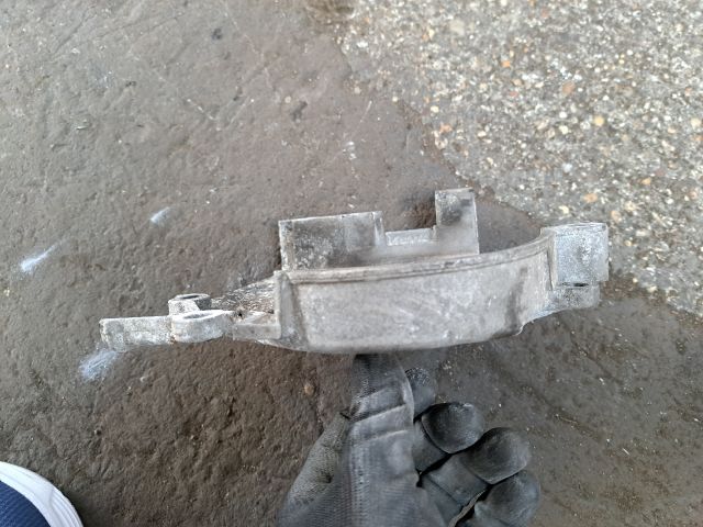 bontott RENAULT CLIO II Motor Tartó Bak Jobb