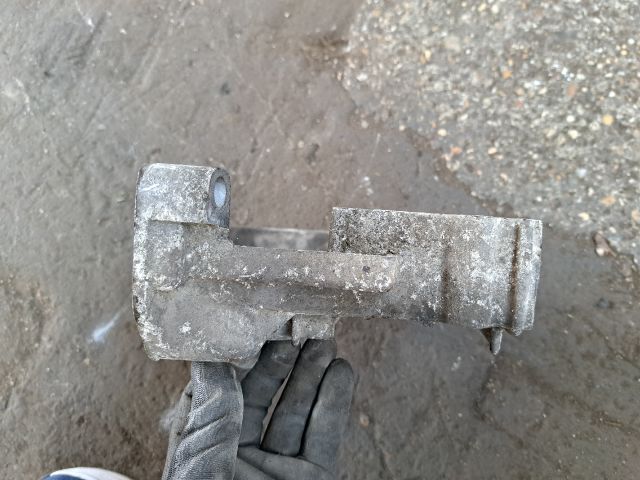 bontott RENAULT CLIO II Motor Tartó Bak Jobb