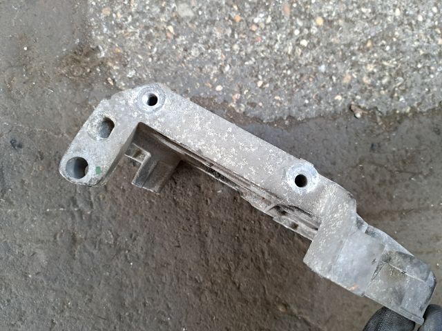 bontott RENAULT CLIO II Motor Tartó Bak Jobb