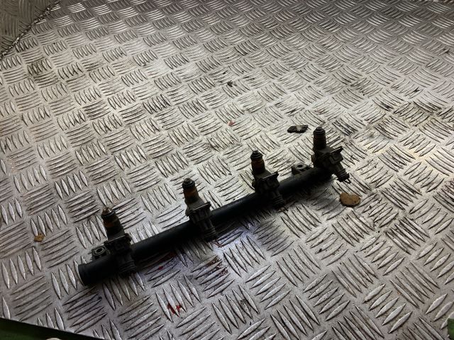 bontott RENAULT CLIO II Porlasztó Sor / Híd