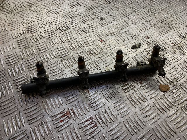 bontott RENAULT CLIO II Porlasztó Sor / Híd