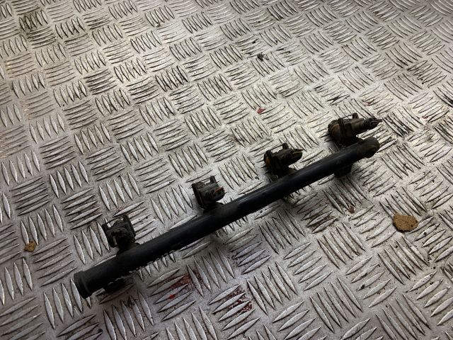 bontott RENAULT CLIO II Porlasztó Sor / Híd