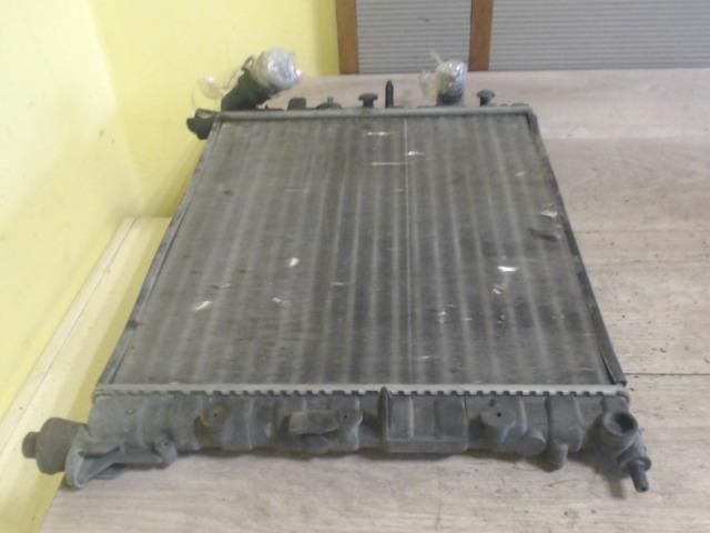 bontott RENAULT CLIO II Vízhűtő Radiátor (Nem klímás)