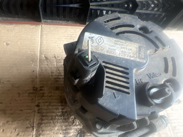 bontott RENAULT CLIO II Generátor