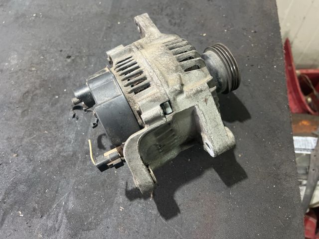 bontott RENAULT CLIO II Generátor