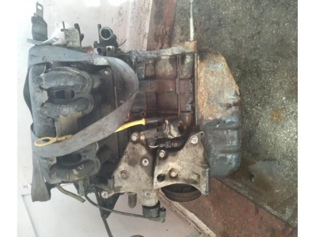 bontott RENAULT CLIO II Motor (Fűzött blokk hengerfejjel)