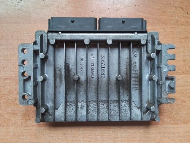 bontott RENAULT CLIO II Motorvezérlő