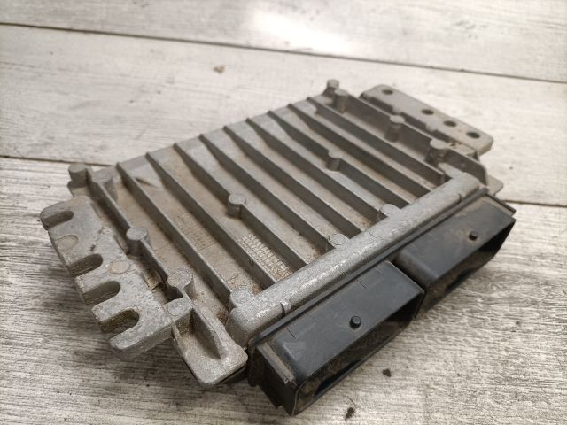 bontott RENAULT CLIO II Motorvezérlő