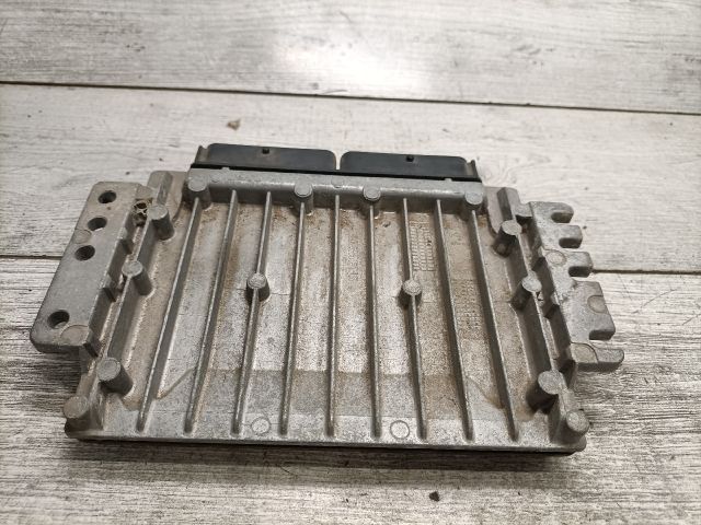 bontott RENAULT CLIO II Motorvezérlő