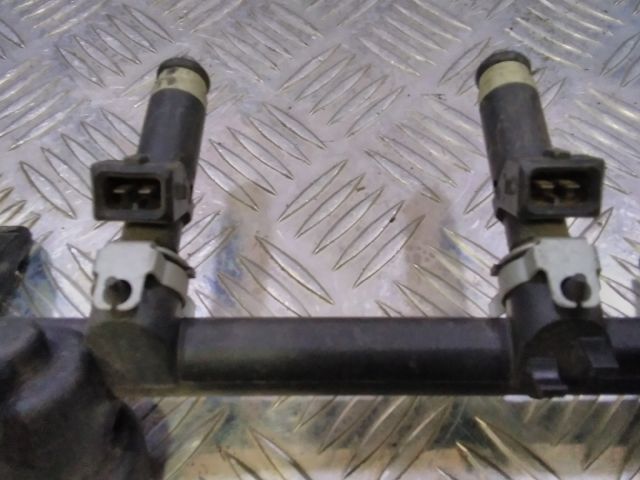 bontott RENAULT CLIO II Porlasztó Sor / Híd