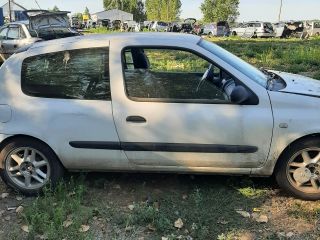 bontott RENAULT CLIO II Biztosítéktábla Motortér