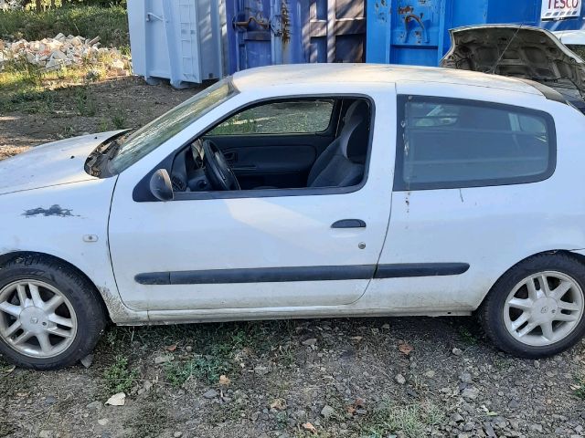 bontott RENAULT CLIO II Biztosítéktábla Motortér