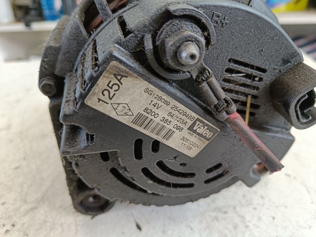 bontott RENAULT CLIO II Generátor