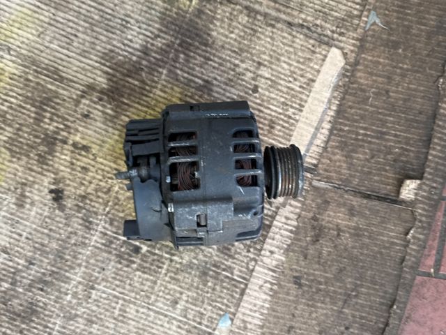 bontott RENAULT CLIO II Generátor