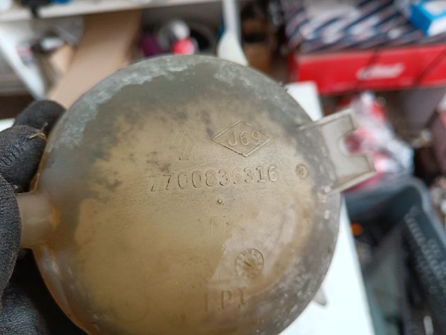 bontott RENAULT CLIO II Kiegyenlítő Tartály