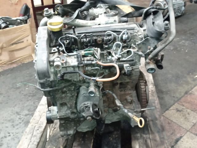 bontott RENAULT CLIO II Motor (Fűzött blokk hengerfejjel)