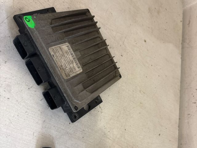 bontott RENAULT CLIO II Motorvezérlő