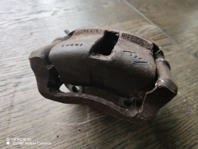 bontott RENAULT CLIO II Jobb első Féknyereg Munkahengerrel