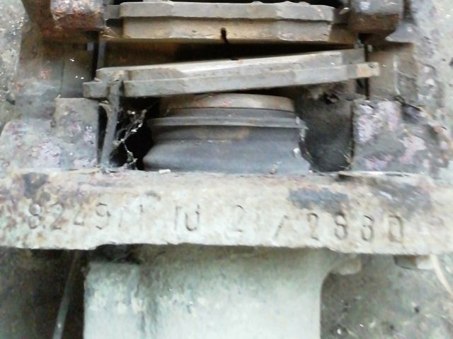 bontott RENAULT CLIO II Jobb első Féknyereg Munkahengerrel