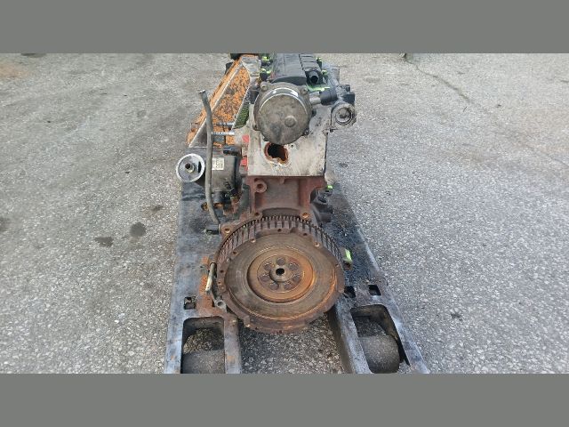 bontott RENAULT CLIO II Motor (Fűzött blokk hengerfejjel)