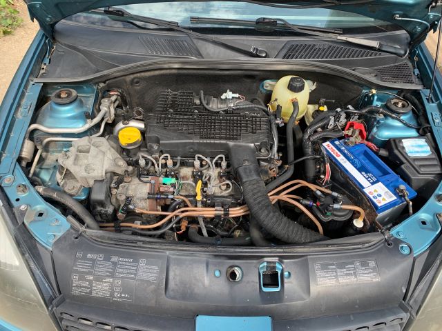 bontott RENAULT CLIO II Motor (Fűzött blokk hengerfejjel)