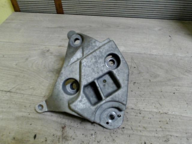 bontott RENAULT CLIO II Motor Tartó Bak (Fém)