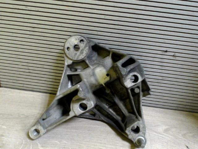 bontott RENAULT CLIO II Motor Tartó Bak (Fém)