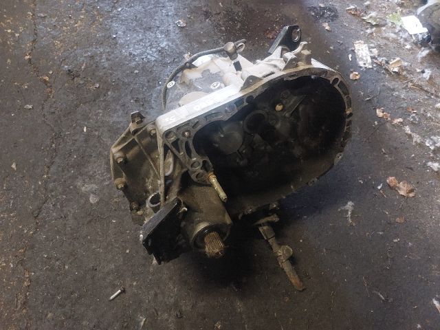 bontott RENAULT CLIO II Váltó (Mechanikus)