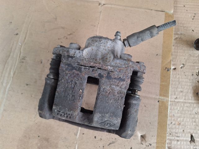 bontott RENAULT CLIO II Bal első Féknyereg Munkahengerrel