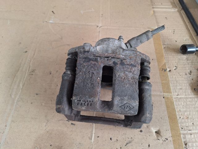 bontott RENAULT CLIO II Bal első Féknyereg Munkahengerrel