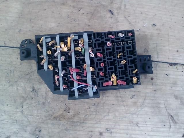 bontott RENAULT CLIO II Biztosítéktábla Motortér