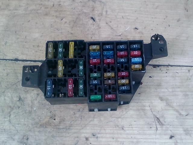 bontott RENAULT CLIO II Biztosítéktábla Motortér