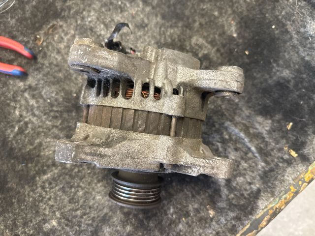 bontott RENAULT CLIO II Generátor