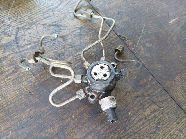 bontott RENAULT CLIO II Közösnyomócső