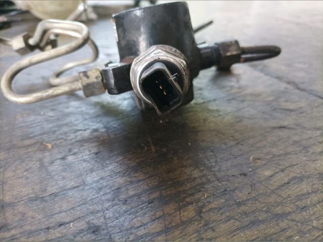 bontott RENAULT CLIO II Közösnyomócső