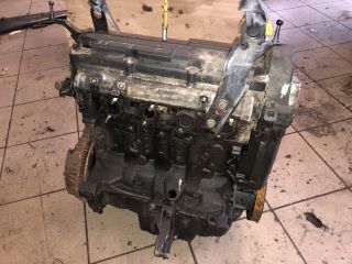 bontott RENAULT CLIO II Motor (Fűzött blokk hengerfejjel)