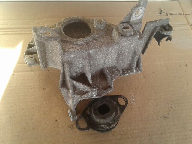 bontott RENAULT CLIO II Motor Tartó Bak (Fém)