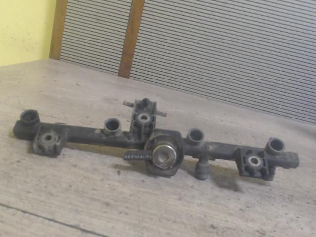 bontott RENAULT CLIO II Porlasztó Sor / Híd