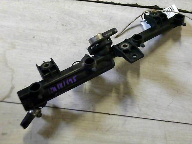 bontott RENAULT CLIO II Porlasztó Sor / Híd