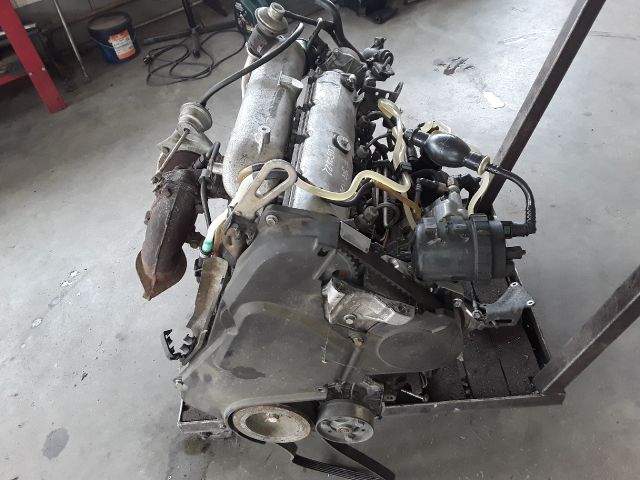 bontott RENAULT CLIO II Motor (Fűzött blokk hengerfejjel)