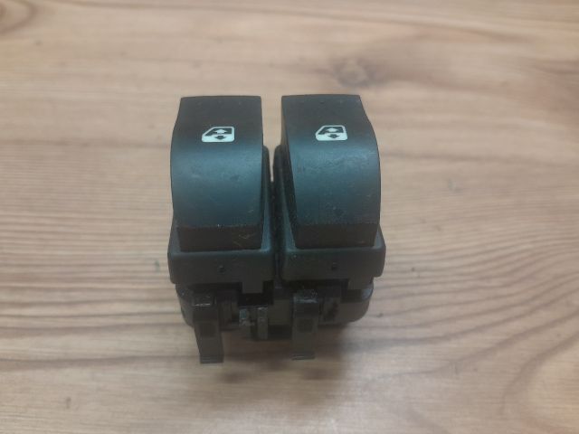 bontott RENAULT CLIO II Ablakemelő Kapcsoló Négyes / Kettes