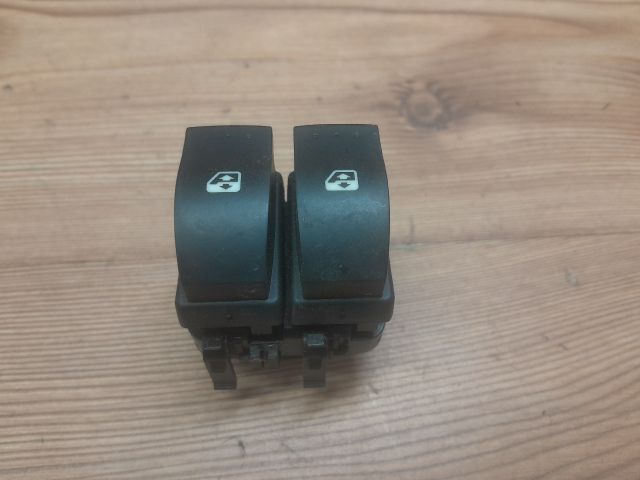 bontott RENAULT CLIO II Ablakemelő Kapcsoló Négyes / Kettes