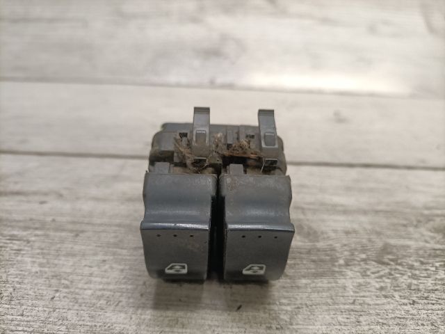 bontott RENAULT CLIO II Ablakemelő Kapcsoló Négyes / Kettes