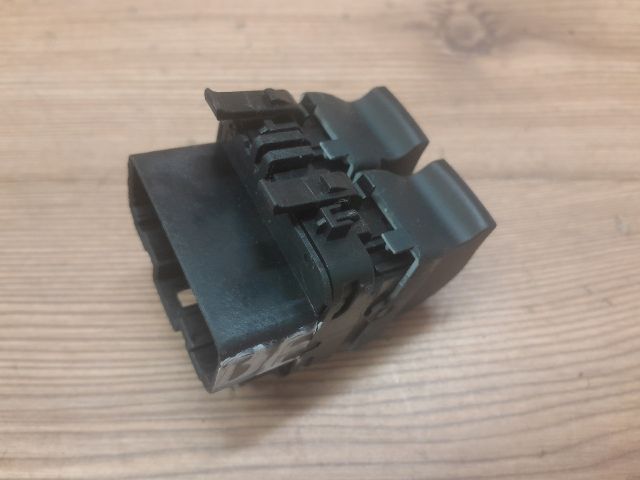 bontott RENAULT CLIO II Ablakemelő Kapcsoló Négyes / Kettes